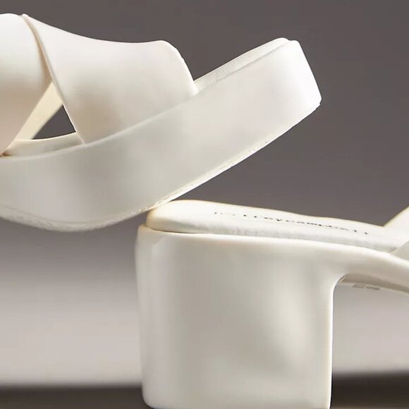 Jeffrey Campbell Bubblegum Block Heels NEW Size 9M in Cream Shiny - Picture 3 of 3